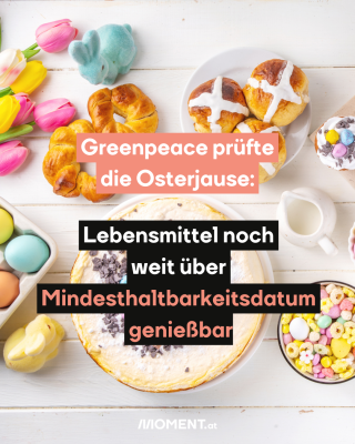 Ein österlicher Frühstückstisch ist gedeckt.