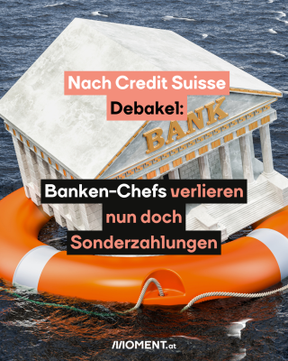 Ein Modellhaus eines Bankgebäudes schwimmt in einem Rettungsring auf Wasser. 