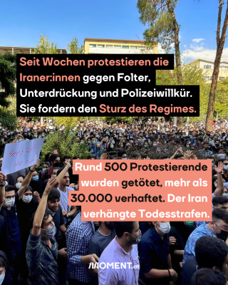 Protestierende im Iran, dazu der Text: Seit Wochen protestieren die Iraner:innen gegen Folter, Unterdrückung und Polizeiwillkür. Sie fordern den Sturz des Regimes. Rund 500 Protestierende wurden getötet, mehr als 30.000 verhaftet. Der Iran verhängte Todesstrafen.