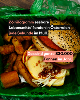 Lebensmittel wie ein Burger, Brot und Chicken Nuggets liegen in einem Mülleimer.