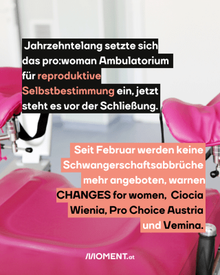 Ein pinker Gynäkologie-Stuhl in einem Praxis-Raum ist zu sehen. 