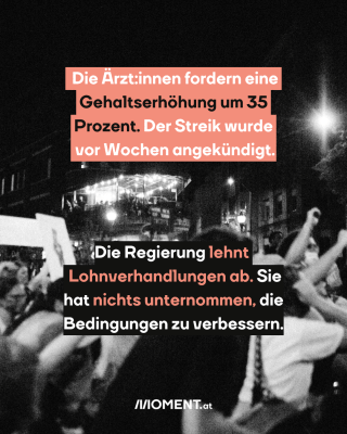 schwarz weißes Bild einer Demo mit Menschen darauf