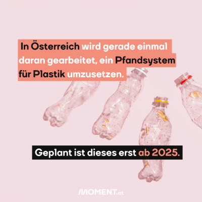 Man sieht Plastikflaschen.