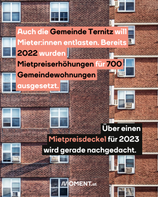 Hauswand. Text: Auch die Gemeinde Ternitz will   Mieter:innen entlasten. Bereits   2022 wurden   Mietpreiserhöhungen für 700   Gemeindewohnungen   ausgesetzt.  Über einen   Mietpreisdeckel für 2023    wird gerade nachgedacht.