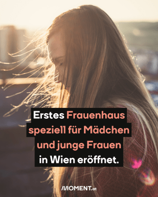 Das Seitenprofil einer jungen Frau mit langen Haaren ist zu sehen. Ihre Silhouette leuchtet im Gegenlicht der Sonne. Im Text: Erstes Frauenhaus speziell für Mädchen und junge Frauen in Wien eröffnet.
