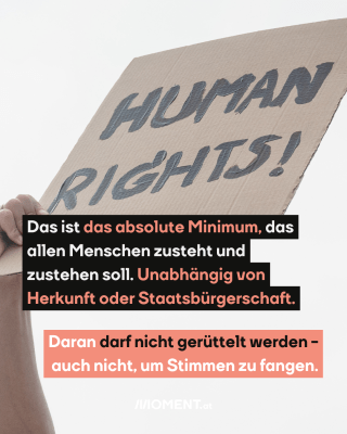 Eine Hand, die ein Schild in die Luft hält mit der Aufschrift "Human Rights". Im Text dazu steht: "Das ist das absolute Minimum, das allen Menschen zusteht und zustehen soll. Unabhängig von Herkunft oder Staatsbürgerschaft. Daran darf nicht gerüttelt werden - auch nicht, um Stimmen zu fangen."