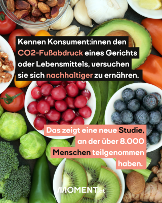 Obst. Text: Kennen Konsument:innen den   CO2-Fußabdruck eines Gerichts   oder Lebensmittels, versuchen   sie sich nachhaltiger zu ernähren.  Das zeigt eine neue Studie,   an der über 8.000   Menschen teilgenommen   haben.