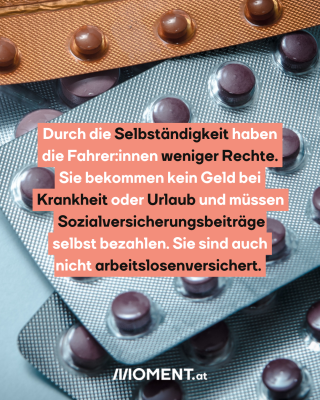 Ein Essenssackerl steht vor der Tür. Text: Gewerkschaftliche Initiativen kritisieren Mjam scharf.  Man würde absichtlich angreifbare Personengruppen in Jobs mit schlechten Arbeitsbedingungen drängen, weil von ihnen keine Gegenwehr erwartet werde, so das Riders Collective.