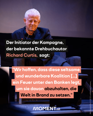 Richard Curtis sitzt in einem Sessel, offenbar auf einer Bühne. Im Text: "Der Initiator der Kampagne, der bekannte Drehbuchautor Richard Curtis, sagt: Wir hoffen, dass diese seltsame und wunderbare Koalition [...] ein Feuer unter den Banken legt, um sie davon abzuhalten, die Welt in Brand zu setzen."