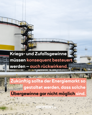 Große weiße Tanks mit Treppen sind zu sehen. Rohre und Leitungen führen hin und wieder weg von den Tanks. Man kennt sie von Ölkonzernen. 