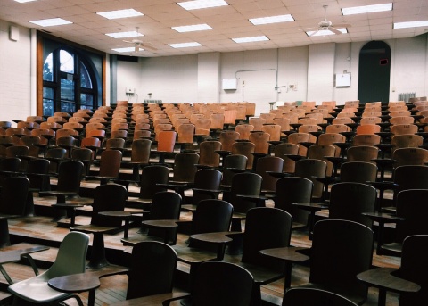 Kettenverträge an der Uni: Ein Bild von einem leeren Hörsaal.