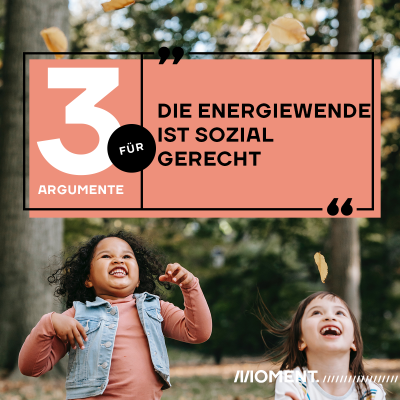 Drei Argumente für "Die Energiewende ist sozial gerecht." Zwei Kinder hüpfen lachend und blicken auf herabfallende Blätte.