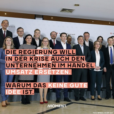 Die Regierung posiert für ein Foto. Ein Schriftzug von MOMENT sagt: "Die Regierung will in der Krise auch den Unternehmen im Handel Umsatz ersetzen. Warum das keine gute Idee ist".