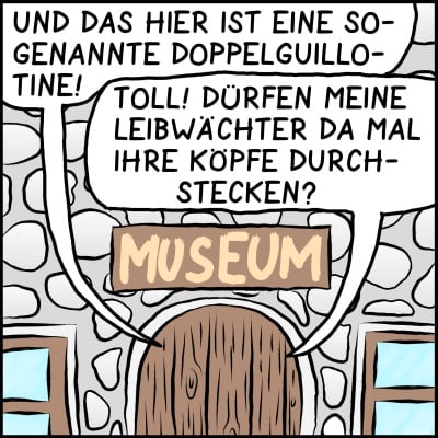 Zu sehen ist ein Museum von außen. Man hört die Leiterin des Museums: "Und das hier ist eine sogenannte Doppelguillotine." Plenk fragt begeistert: "Toll! Dürfen meine Leibwächter da mal ihre Köpfe durchstecken?"