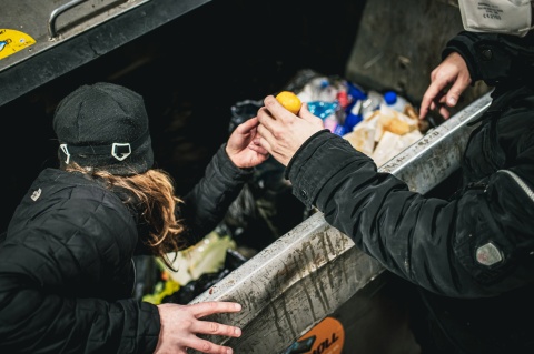 Dumpstern in Wien: Im Teamwork geht das Suchen schneller