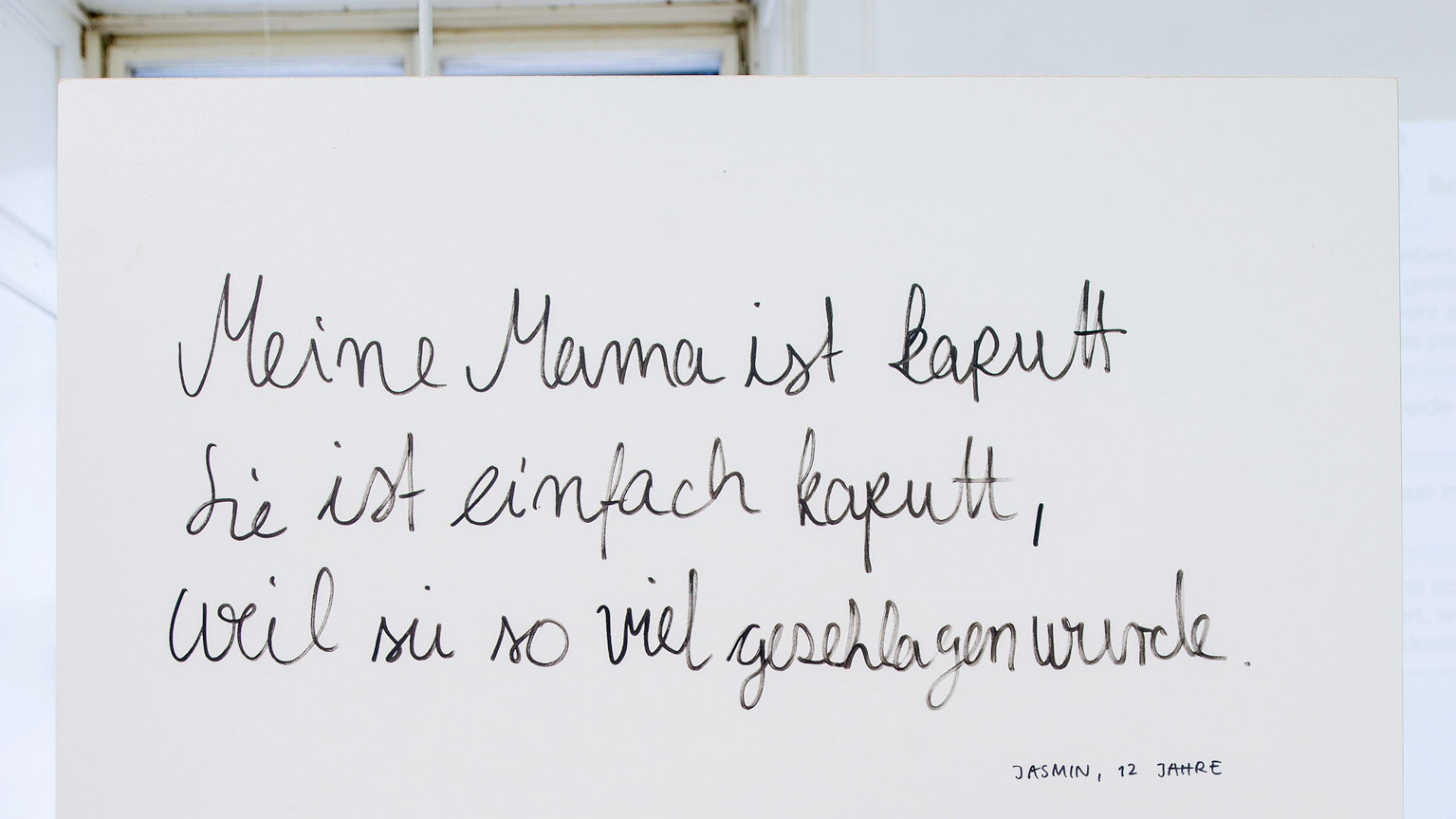 Brief von Jasmin, 12 Jahre: "Meine Mama ist kaputt, sie ist einfach kaputt, weil sie so oft geschlagen wurde"