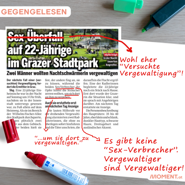 Ein Zeutungsartikel liegt ausgeschnitten auf einem Tisch. Mit rotem Markierstift wurden Korrekturen am Text vorgenommen.