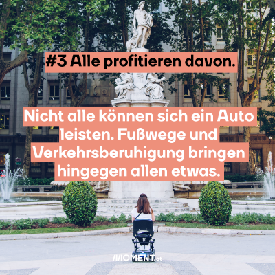 Eine Frau sitzt im Rollstuhl, man sieht sie von hinten. Sie sittz vor einem Brunnen mit einer Statue. "#3 Alle profitieren davon"