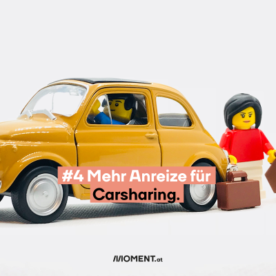  Ein Lego-Mann sitzt in einem gelben Auto. Dahinter steht eine Lego-Frau mit rotem Pulli, si trägt 2 Koffer. “#4 Mehr Anreize für Carsharing.”