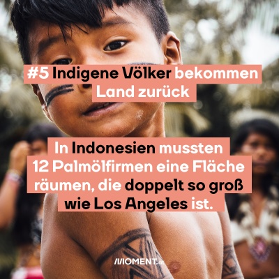 Ein kleiner junge eines indigenen Volkes.