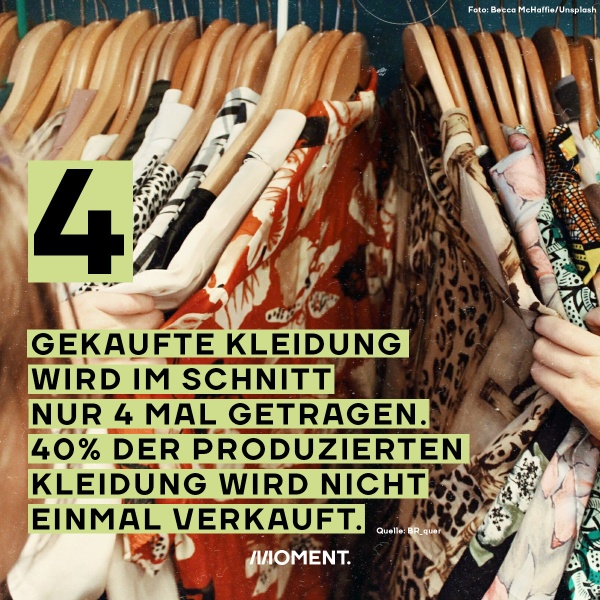 Foto zeigt eine Frau, die Kleider aussucht. Gekaufte Kleidungsstücke werden im Schnitt nur vier Mal getragen. 40% der produzierten Kleidung wird nicht einmal verkauft.