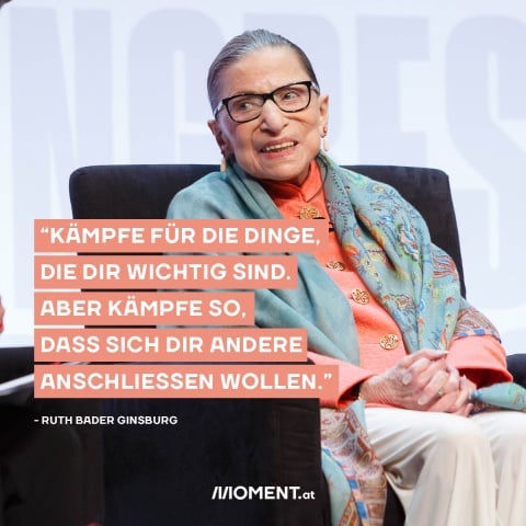 Bild zeigt Ruth Bader Ginsberg und ihr Zitat: Kämpfe für die Dinge, die dir wichtig sind. Aber kämpfe so, dass sich dir andere anschließen wollen.