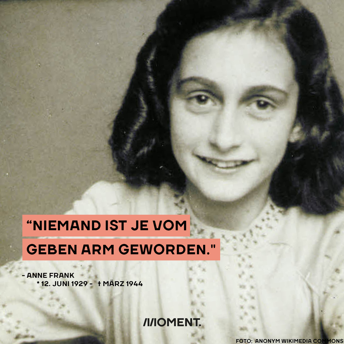 Foto von Anne Frank mit Schriftzug eines Zitates von ihr "Niemand ist je vom Geben arm geworden."
