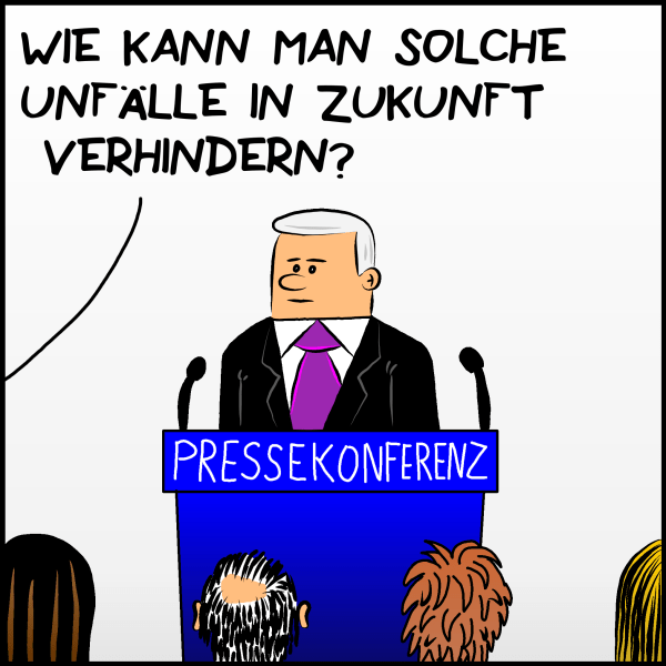 Plenk ist am Podium stehend zu sehen, vor ihm sitzen ReporterInnen. Aus dem Off kommt folgende Frage: "Wie kann man solche Unfälle in Zukunft verhindern?"