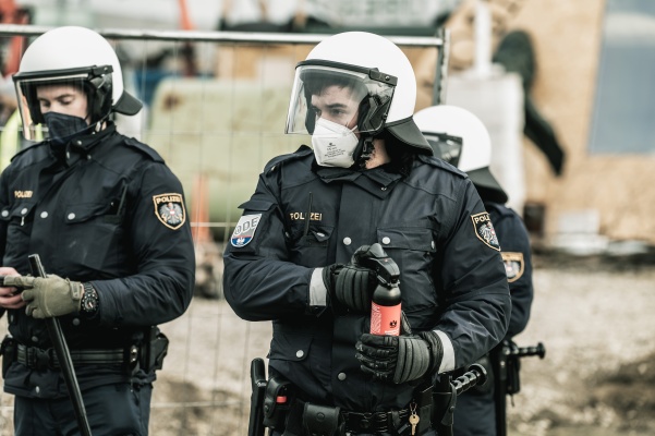 Protestcamp-Räumung: Die Polizei setzt auch Tränengas ein