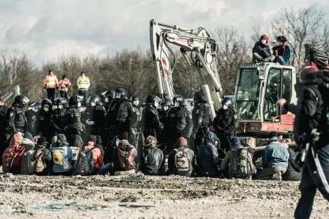 Protestcamp-Räumung: Die Polizei hält mehrere Aktivist:innen fest