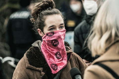 Protestcamp-Räumung: Lena Schilling vom Jugendrat wird interviewt