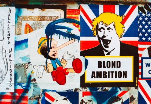 Plakat von Boris Johnson mit Pinocchio-Nase