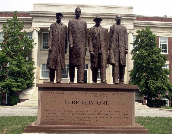 Eine Statue von David Richmond, Franklin McCain, Ezell Blair und Joseph McNeil