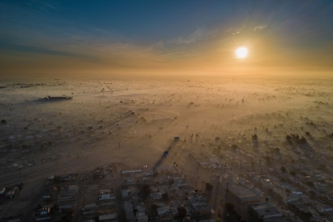 "Polluted New Year": Am 1. Jänner 2018 war Mexicali in Baja California eine der meistverseuchten Städte der Welt, wegen Feuerwerken, Klimawandel, der georgraphischen Lage und Autos. - Foto: CIWEM/Eliud Gil Samaniego