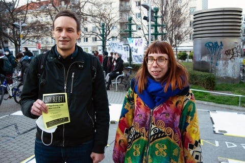 AktivistInnen beim Protest gegen die Schlieúng der Obdachlosen Notschlafstelle in der Gudrunstraße