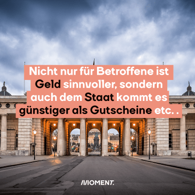 Wiener Architektur unter Wolkenhimmel. Im Text: "Nicht nur für Betroffene ist Geld sinnvoller, sondern auch dem Staat kommt es günster als Gutscheine etc."