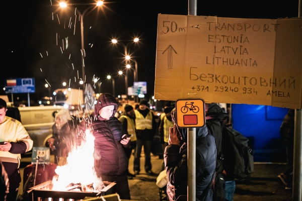 Grenzübergang Hrebenne: Menschen aus der Ukraine flüchten nach Polen