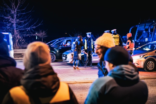 Grenzübergang Hrebenne: Menschen aus der Ukraine flüchten nach Polen