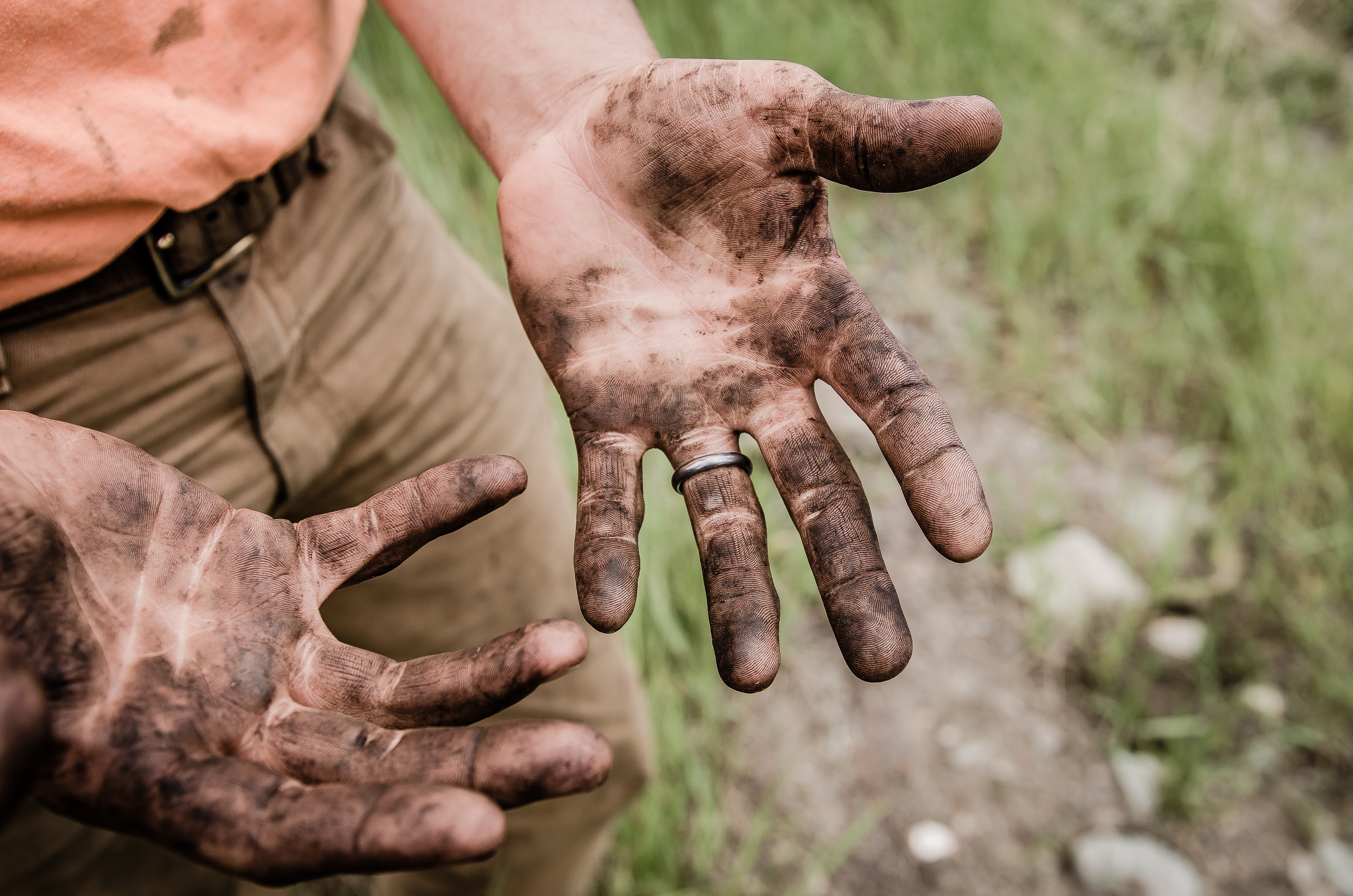 Von Arbeit schmutzige Hände: Haben sich Reiche ihr Vermögen hart erarbeitet?