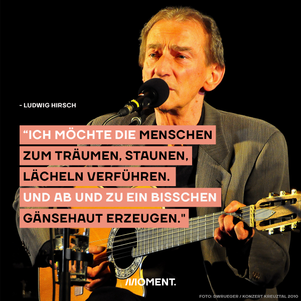 Foto zeigt den Liedermacher Ludwig Hirsch mit einer Gitarre. Text: "Ich möchte die Menschen zum Träumen, staunen, lächeln verführen. Und ab und zu ein bisschen Gänsehaut erzeugen."