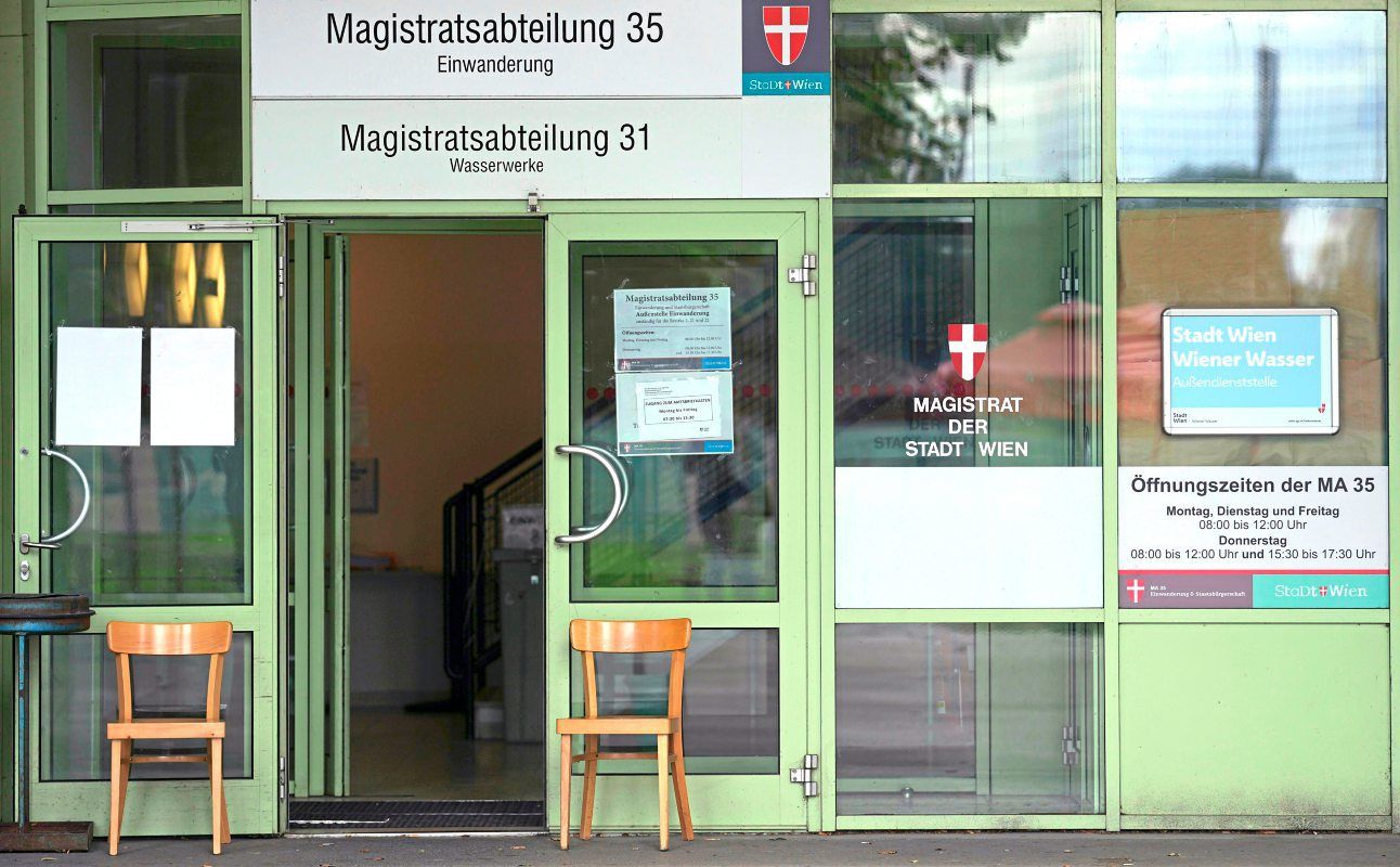 Auf dem Bild sieht man den Eingang der MA 35 - die Wiener Einwanderungsbehörde