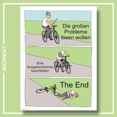 Das Comic zeigt drei Teile. Am ersten Bild fährt ein Radfahrer mit einem Stock in der Hand, daneben steht, dass er die großen Probleme unserer Zeit lösen will. Am zweiten Bild wirft er sich den Stock selbst zwischen die Speichen. Daneben steht, dass das Bild dafür steht, eine Ausgabenbremse zum beschließen. Am dritten Bild liegt der Fahrer verletzt am Boden und daneben steht "The End".