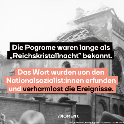 Eine zerstörte Synagoge: Davor. Die Pogrome waren lange Zeit als "Reichskristallnacht" bekannt. Das Wort wurde von den Nationalsozialist:innen erfunden und verharmlost die Ereignisse.