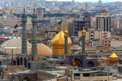 Die für Schiiten heilige Stadt Ghom ist Ausgangspunkt der Corona-Epidemie im Iran - eine Luftaufnahme der Stadt zeigt eine prunkvolle goldene Moschee.