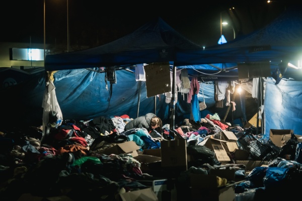 In der kleinen Stadt Przemysl verteilen sich Menschen auf der Flucht aus der Ukraine weiter