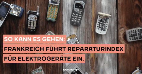 Vier alte Handys auf einem Tisch. Der Text sagt: Frankreich führt einen Reparaturindex ein. 