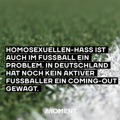 Homosexualität im Fußball: Hass auf Homosexuelle ist auch im Fußball ein großes Problem. In Deutschland hat noch kein aktiver Profi-Fußballer ein Coming-Out gewagt.