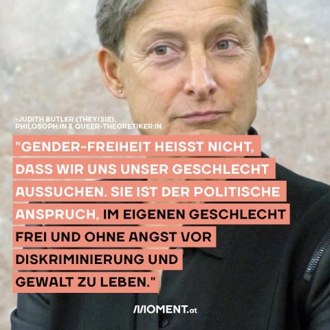 Judith Butler im Bild. Sie trägt ein schwarzes Oberteil und blickt frontal in die Kamera.