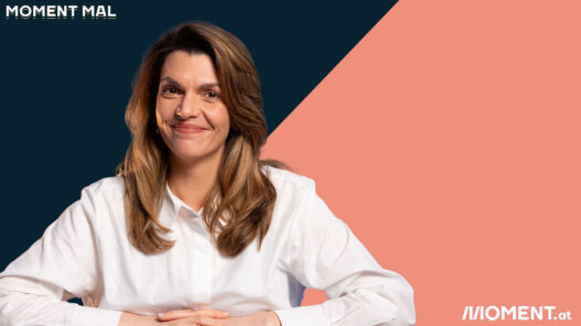 Moment mal zur Mietpreisbremse: Barbara Blaha schaut grinsend in die Kamera.