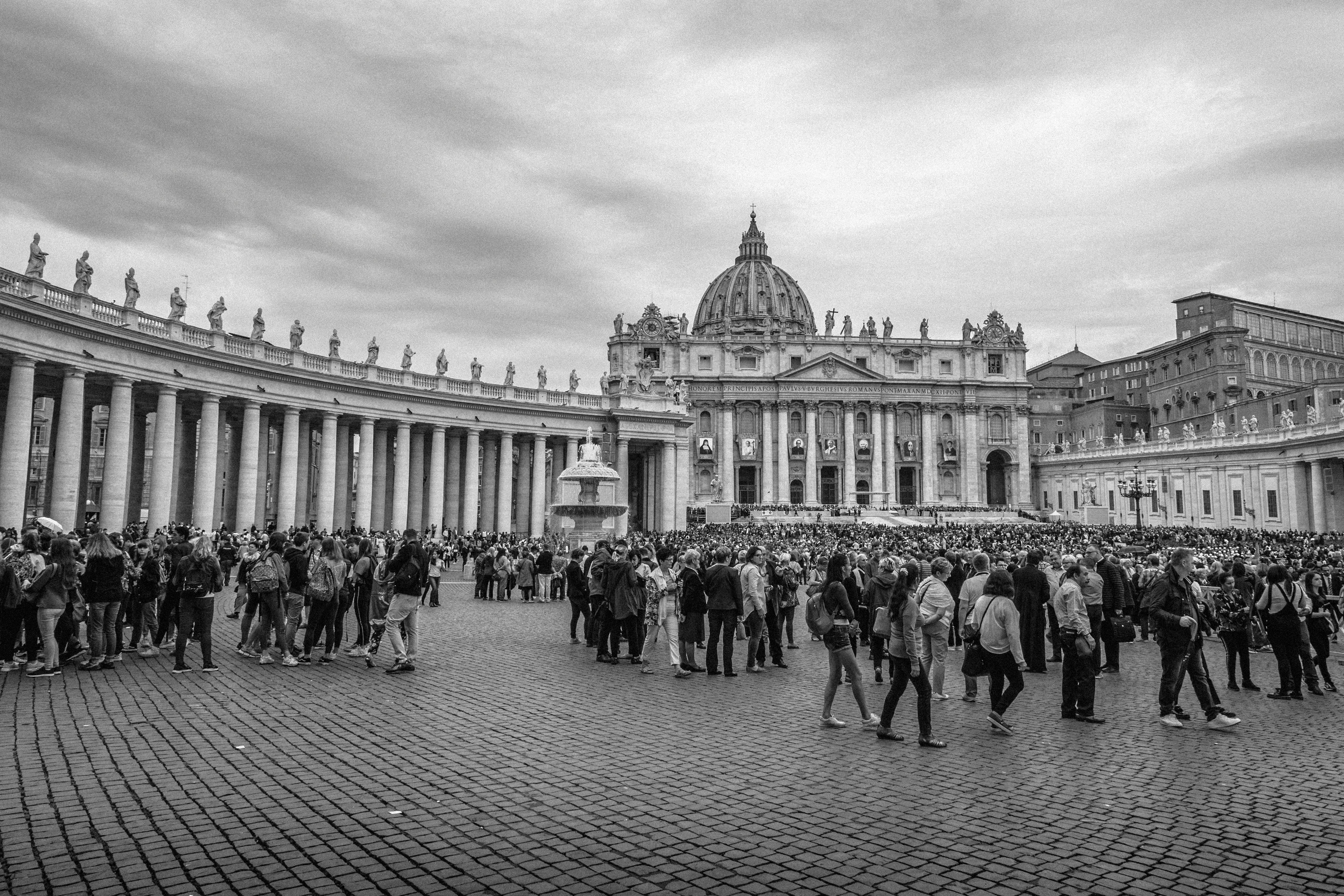 Papstwahl mit Protest: Die Forderungen der Überlebenden von sexualisierter Gewalt